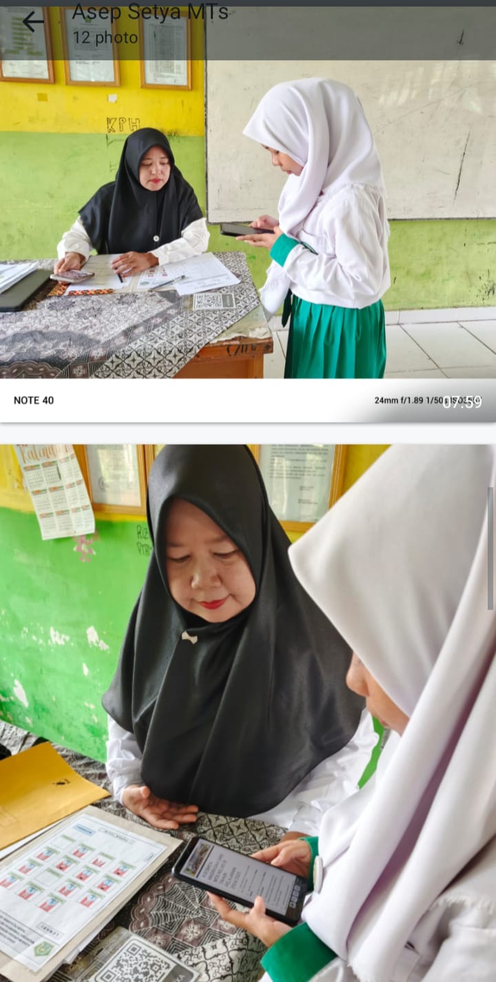 Peserta Ujian Madrasah MTsN 4 Batanghari Melakukan Scan bar code Ujian Peserta Ujian Madrasah MTsN 4 Batanghari Melakukan Scan bar code Ujian