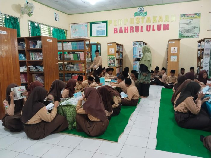 Semaikan Minat Baca, Murid MTsN 4 Batang Hari Padati Perpustakaan Bahrul Ulum