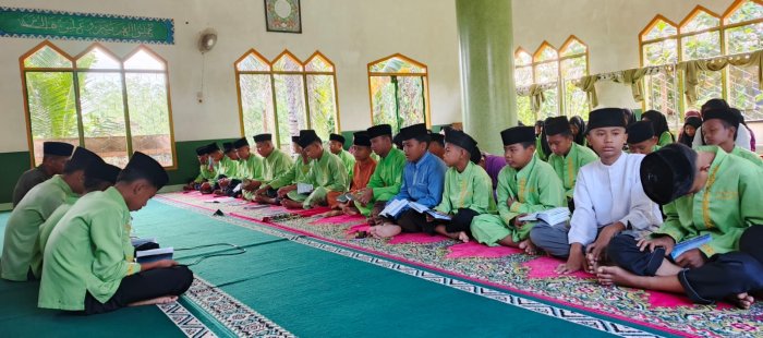 Nuansa religi pada Jumat pagi dengan Lantunan Surah Yasin