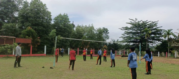 Menuju HAB Kemenag, Siswa MTsN 4 Batanghari Asah Kemampuan di Lapangan Voli
