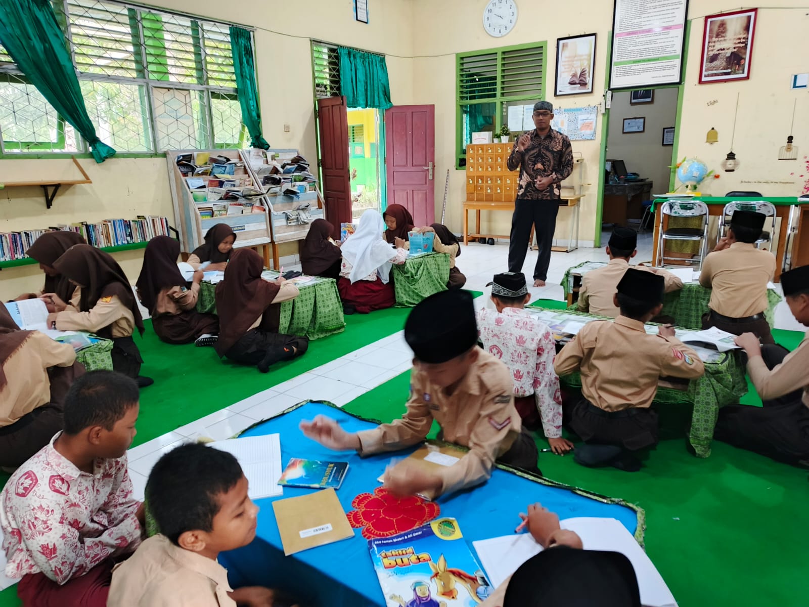 Kepala Perpustakaan MTsN 4 Batanghari Memberikan Himbauan Tentang Literasi Berbasis Online