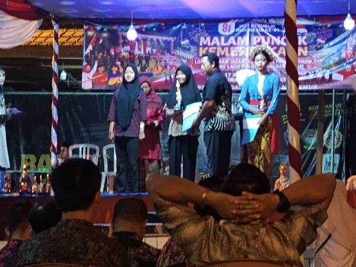 Murid  MTsN 4 Batang Hari Raih Juara 2 Fashion Show HUT RI ke-81 di Bajubang