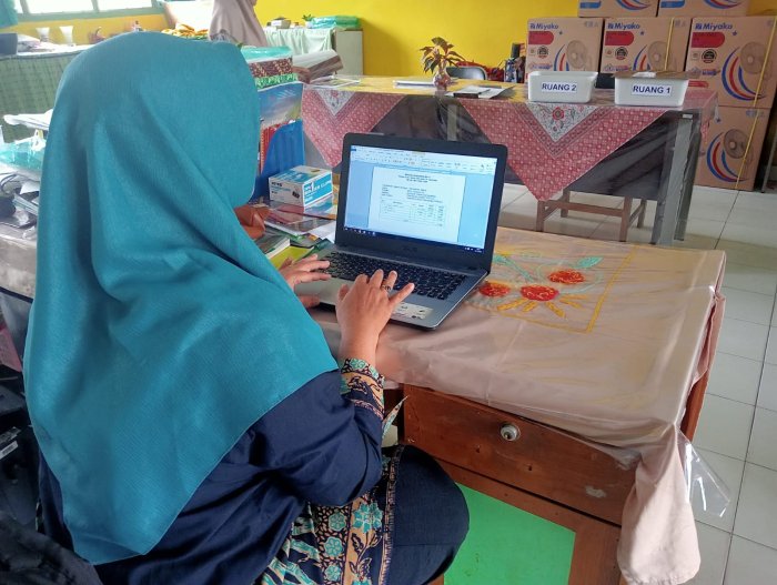 Wakasis MTsN 4 Batanghari, Rampungkan RAB dan TOR untuk Kegiatan Porseni Wakasis MTsN 4 Batanghari, Rampungkan RAB dan TOR untuk Kegiatan Porseni