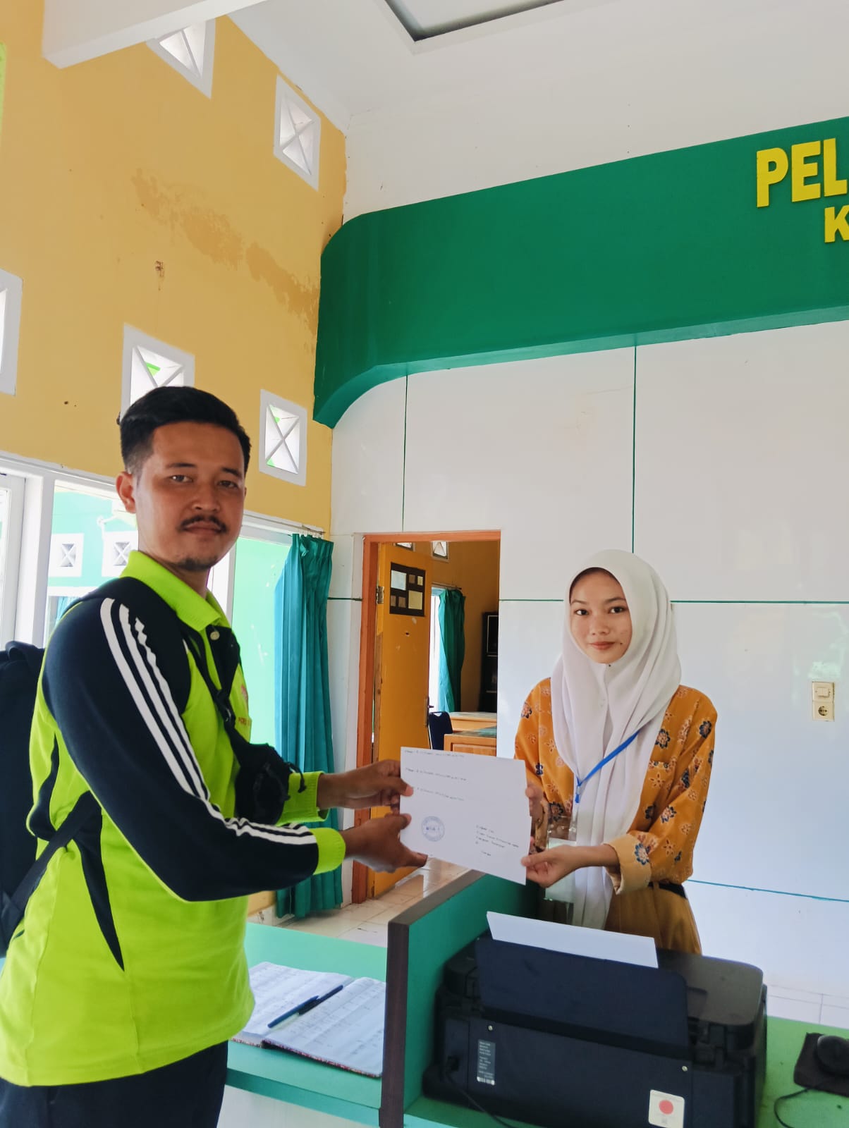 Penyampaian Undangan Pelepasan Siswa Kelas IX MTsN 4 Batanghari ke Kantor Kementerian Agama Kabupaten Batanghari