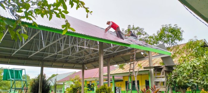 Progres Signifikan, Pemasangan Atap Akhir Aula Pendopo MTsN 4 Batang Hari Berhasil Dirampungkan Progres Signifikan, Pemasangan Atap Akhir Aula Pendopo MTsN 4 Batang Hari Berhasil Dirampungkan