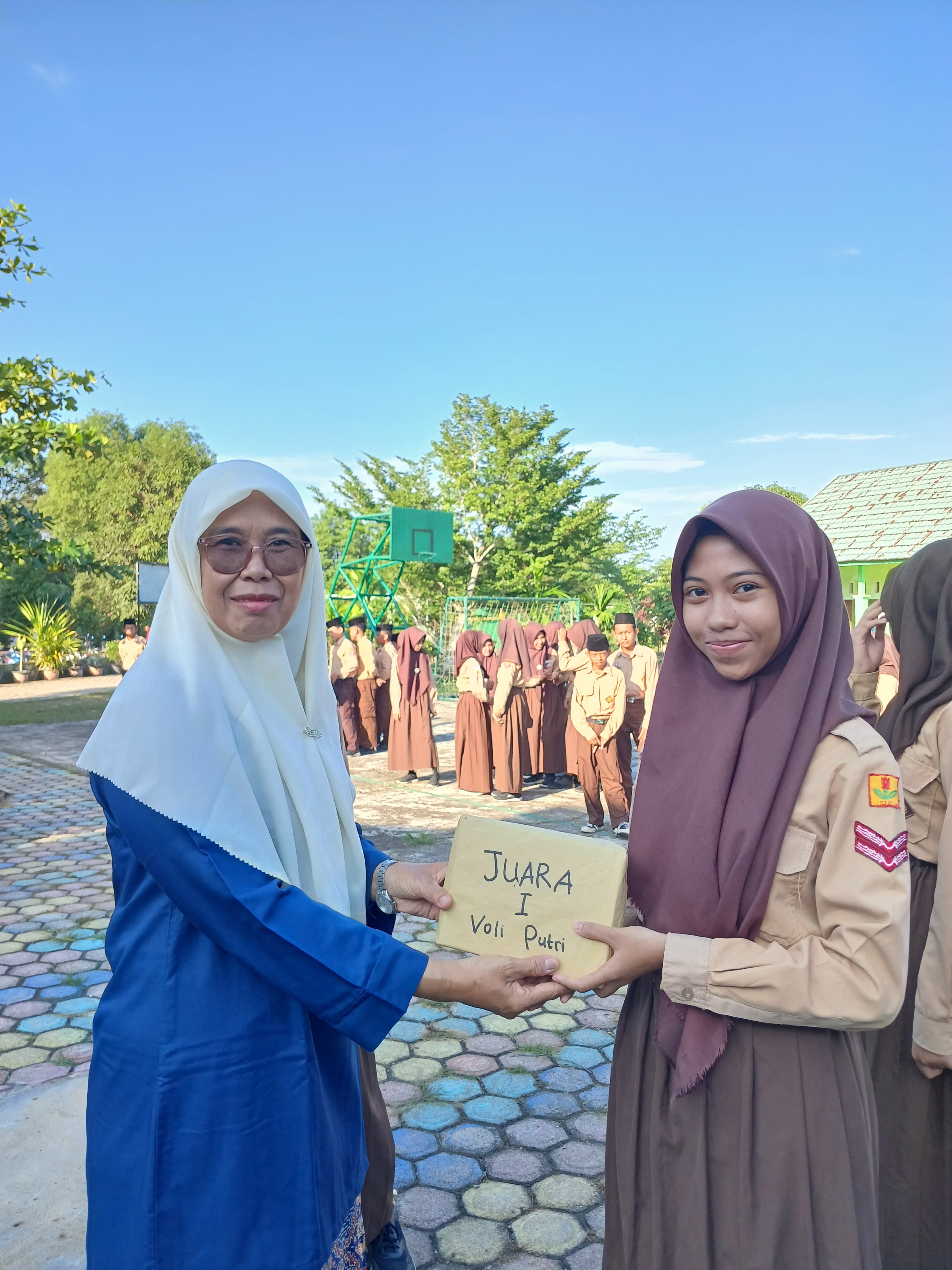 Pengumuman Pemenang Lomba Voli Putri Clasmeting MTsN 4 BTH Pengumuman Pemenang Lomba Voli Putri Clasmeting MTsN 4 BTH