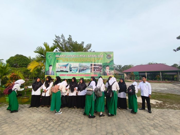 Sambutan Pagi yang Bermakna, MTsN 4 Batang Hari Bangun Semangat Belajar Peserta Didik