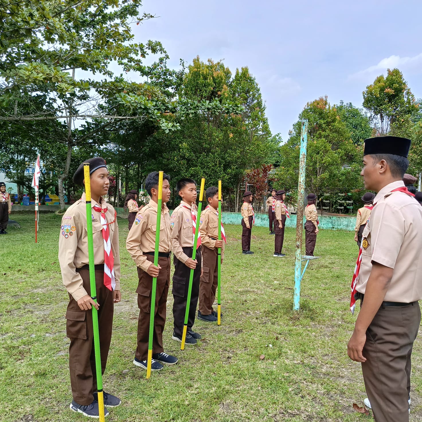Menumbuhkembangkan Karakter Kepemimpinan 