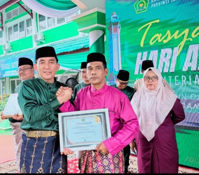 MTsN 4 Batang Hari Raih Sertifikat Capaian Tertinggi Urutan 2 Nilai Kinerja Anggaran TA 2025 MTsN 4 Batang Hari Raih Sertifikat Capaian Tertinggi Urutan 2 Nilai Kinerja Anggaran TA 2025