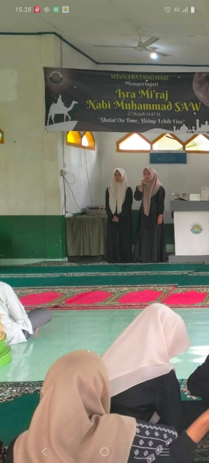 Siswa MTsN 4 Batang Hari Sampaikan Tausiyah Tentang Keutamaan Shalat