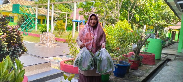 Lahan Madrasah Jadi Ladang Berkah: 35 Kg Kacang Panjang Siap Meluncur ke Bajubang