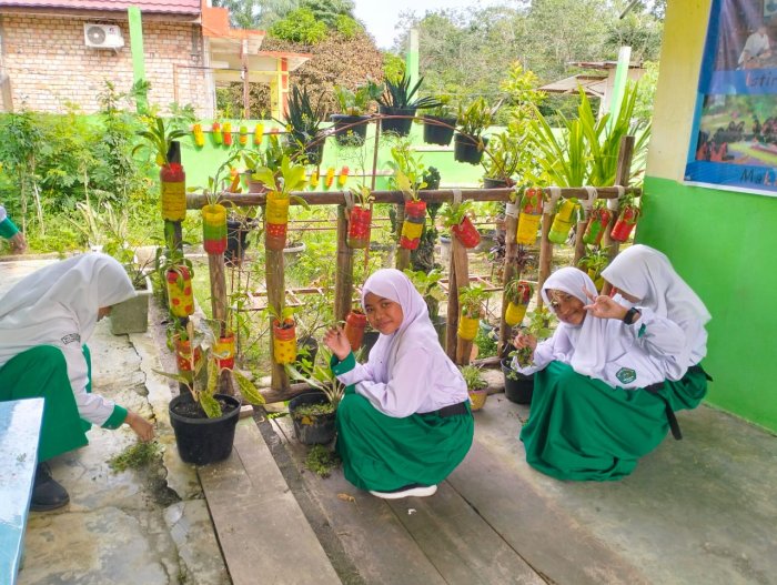 Kokurikuler Bermakna, Siswa 7A MTsN 4 Batang Hari Praktikkan Cinta Alam
