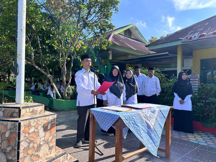 Kepala MTsN 4 Batang Hari Lantik Pengurus OSIM, PIK-R, dan Duta Kesehatan Periode 2025�2026 Kepala MTsN 4 Batang Hari Lantik Pengurus OSIM, PIK-R, dan Duta Kesehatan Periode 2025�2026