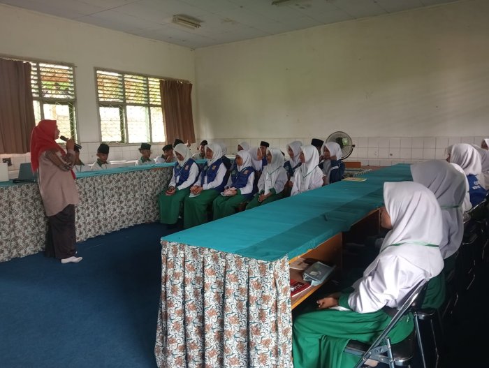Kegiatan LDKS Berjalan Lancar Hadirkan Pemateri dari Dosen UNISBA Batanghari