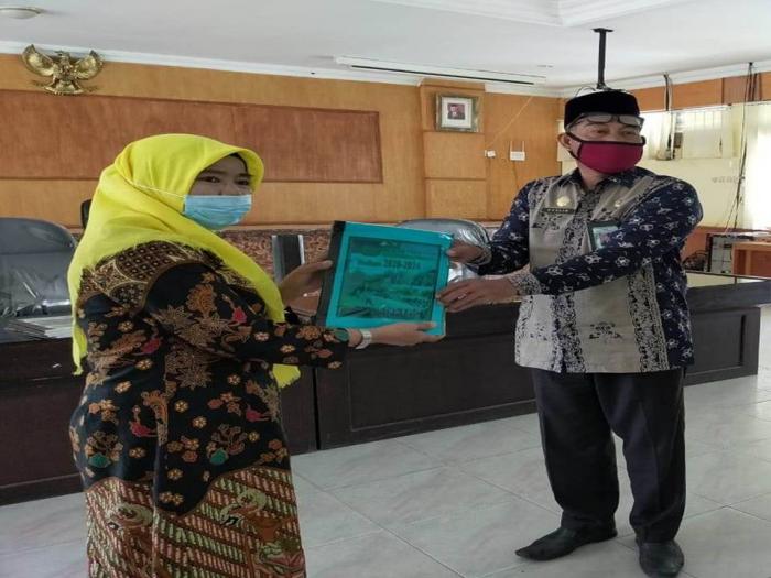 DOKUMEN RENCANA STRATEGIS (RENSTRA) MTsN 4 BATANG HARI 2020 - 2024 TELAH DISERAHKAN KEPADA KASUBBAG TU KANKEMENAG BATANG HARI