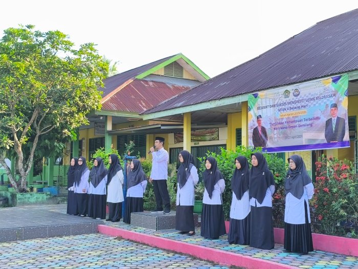 Kepala MTsN 4 Batang Hari Motivasi Siswa Kelas IX Menuju Prestasi dan Masa Depan Cemerlang