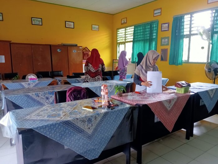 Kebersihan dan Kerapian Jadi Prioritas, Ruang Guru MTsN 4 Batang Hari Ditata Lebih Representatif