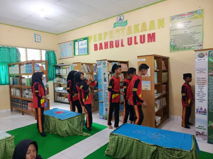 Siswa Kelas 8 Produksi Video Disabilitas untuk Pembelajaran P5 di Perpustakaan Siswa Kelas 8 Produksi Video Disabilitas untuk Pembelajaran P5 di Perpustakaan