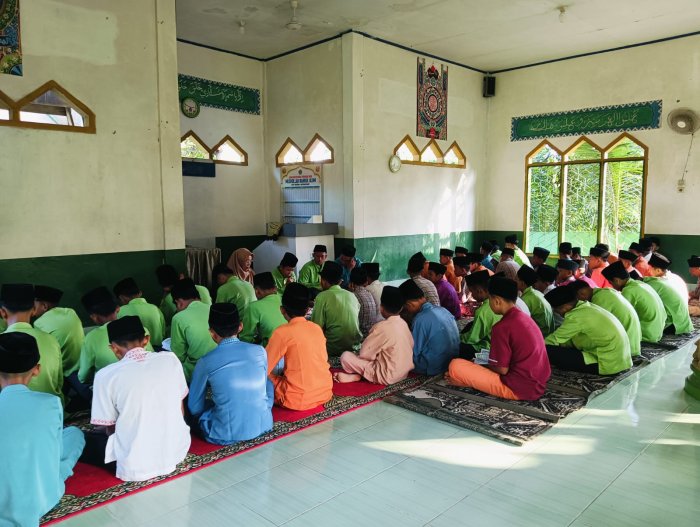 Semangat Tahun Ajaran Baru, MTsN 4 Batang Hari Awali Kegiatan dengan Pembacaan Yasin dan Tahlil Bersama