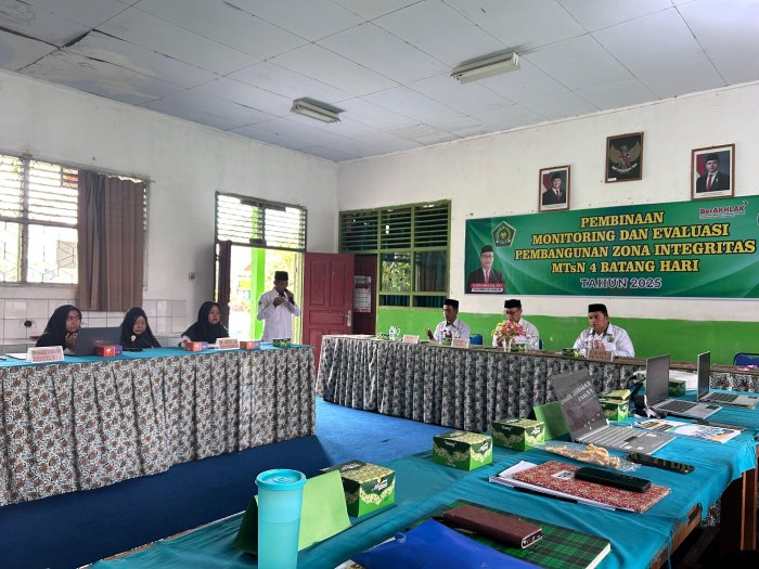 Pengukuhan Zona Integritas MTsN 4 Batanghari Diawali dengan Doa