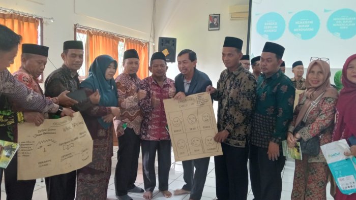 Hari Ketiga Bimtek Kurikulum Berbasis Cinta : Kepala Madrasah Ikuti Materi Cinta Alam dan Menata Benda dengan Cinta