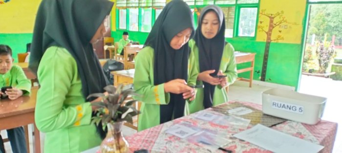 ASAS Hari Terakhir MTsN 4 Batanghari, Bahasa Inggris, Prakarya & Informatika Berjalan Tertib di Ruang 5