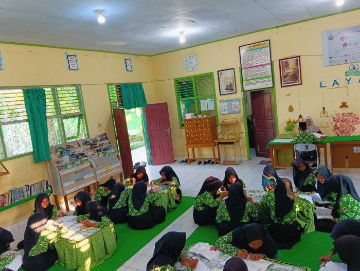 Iis Tekuni Literasi, Dalami Nutrisi Wortel di Perpustakaan Madrasah