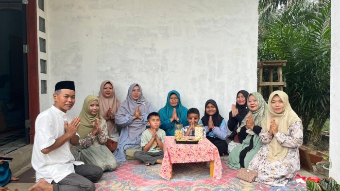 Silaturahmi dan Tradisi Lebaran Ketupat di Rumah Komite MTsN 4 Batanghari