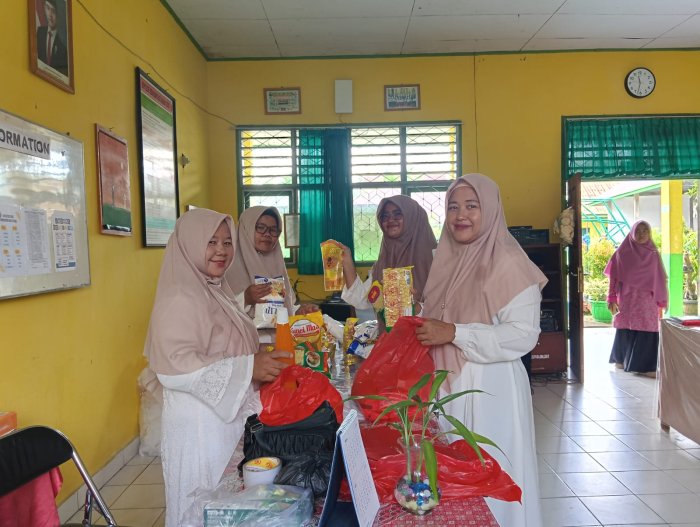 Wali Siswa MTsN 4 Batang Hari Berpartisipasi Kumpulkan Sembako untuk Warga Kurang Mampu di Bulan Ramadhan
