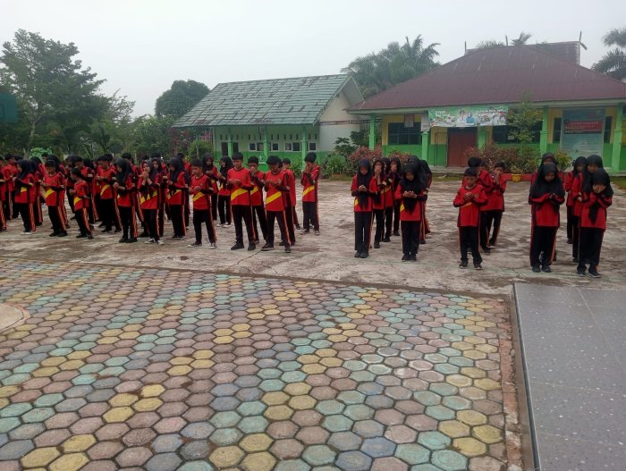 Siswa Gelar Doa Bersama untuk Korban Bencana di Sumatera Barat, Sumatera Utara, dan Aceh