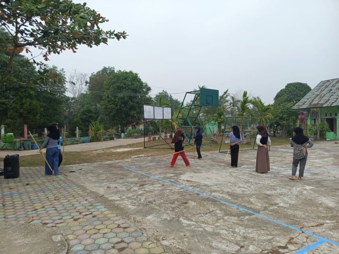 Raih Prestasi Lewat Seni: Peserta LT-1 MTsN 4 Batang Hari Giat Persiapkan Pentas Seni