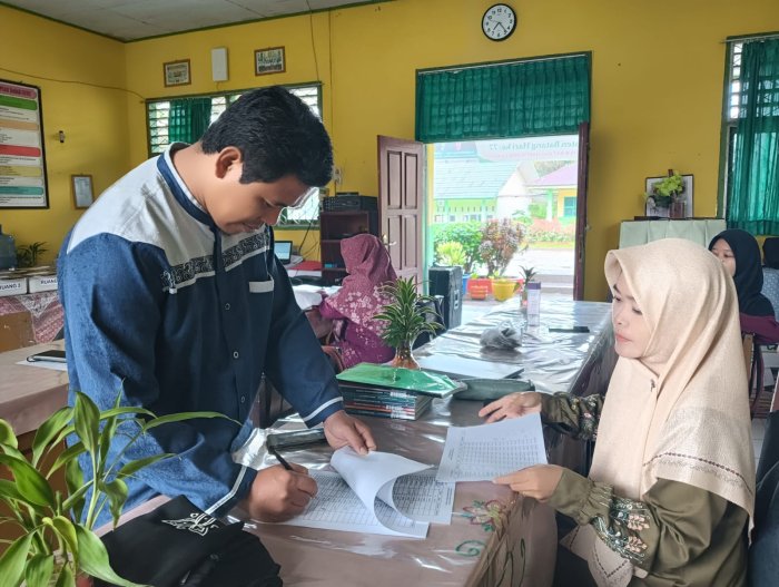 Dari Madrasah untuk Umat,  GTK MTsN 4 Batang Hari Rutin Tunaikan Zakat Profesi ke BAZNAS