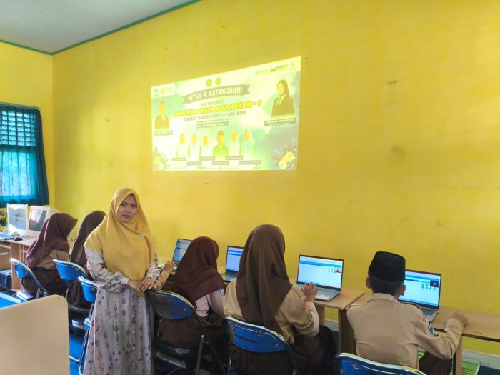 Siswa MTsN 4 Batanghari Ikuti Simulasi Olimpiade Bahasa Arab