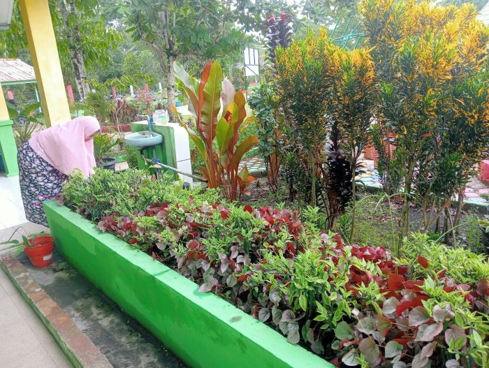 Staf TU Antusias Dalam Kesiapan Penilaian Madrasah ASRI