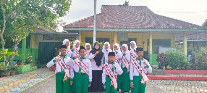 Petugas Upacara dari Kelas 7A Buktikan Disiplin dan Kekompakan di Lapangan