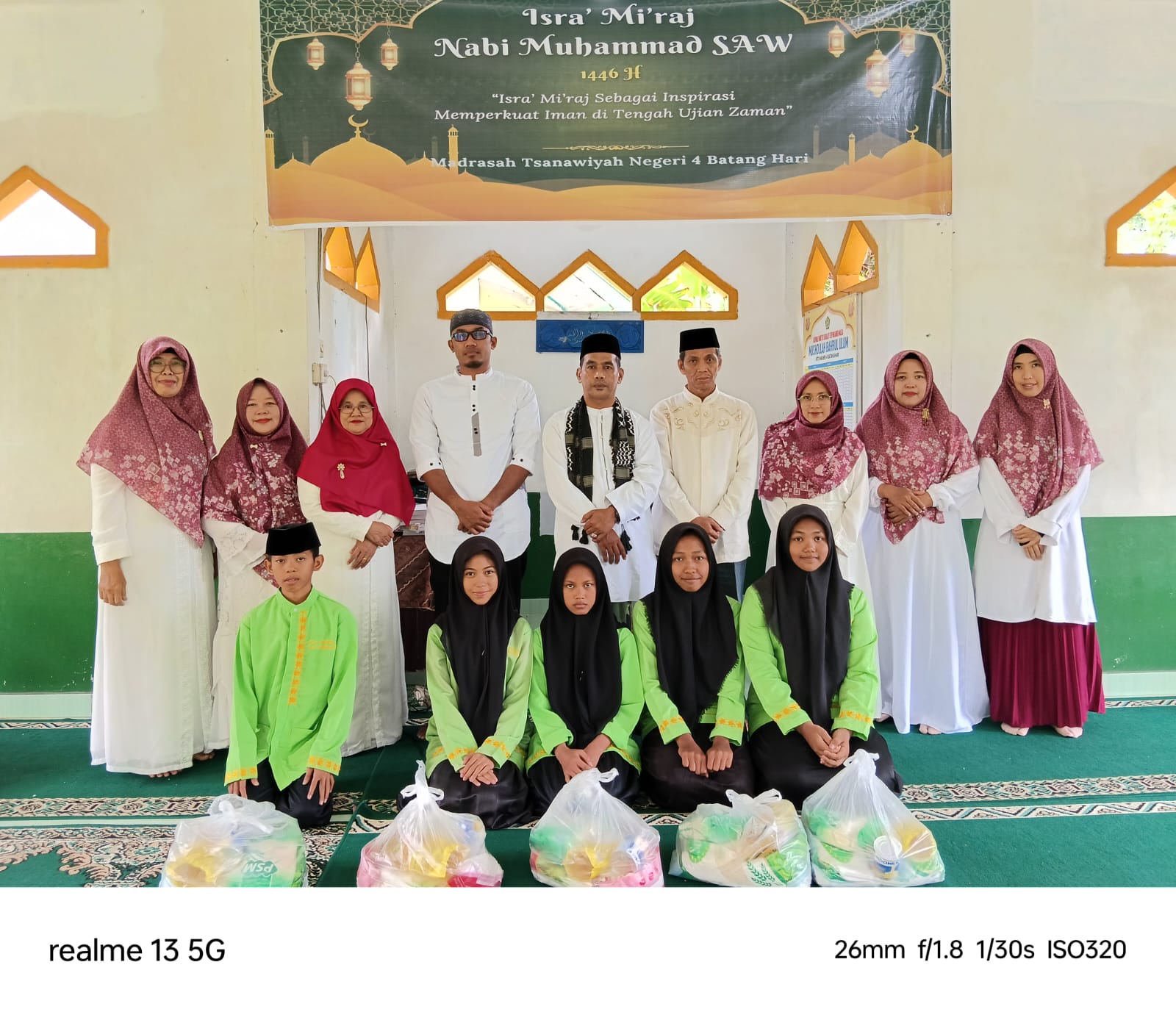 Penyaluran Zakat Untuk Peserta Didik MTSN 4 Batang Hari. Penyaluran Zakat Untuk Peserta Didik MTSN 4 Batang Hari.