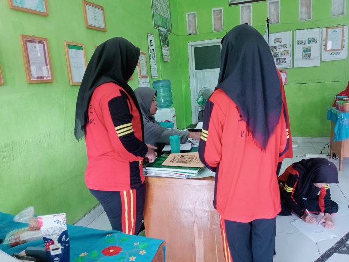Wali Kelas IX A, Ibu Sabariyah, Berikan Arahan kepada Siswa untuk Tingkatkan Disiplin dan Semangat Belajar