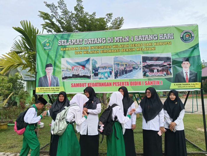 MTsN 4 Batang Hari Gelar Kegiatan Sambut Peserta Didik Senin, 24 November 2025