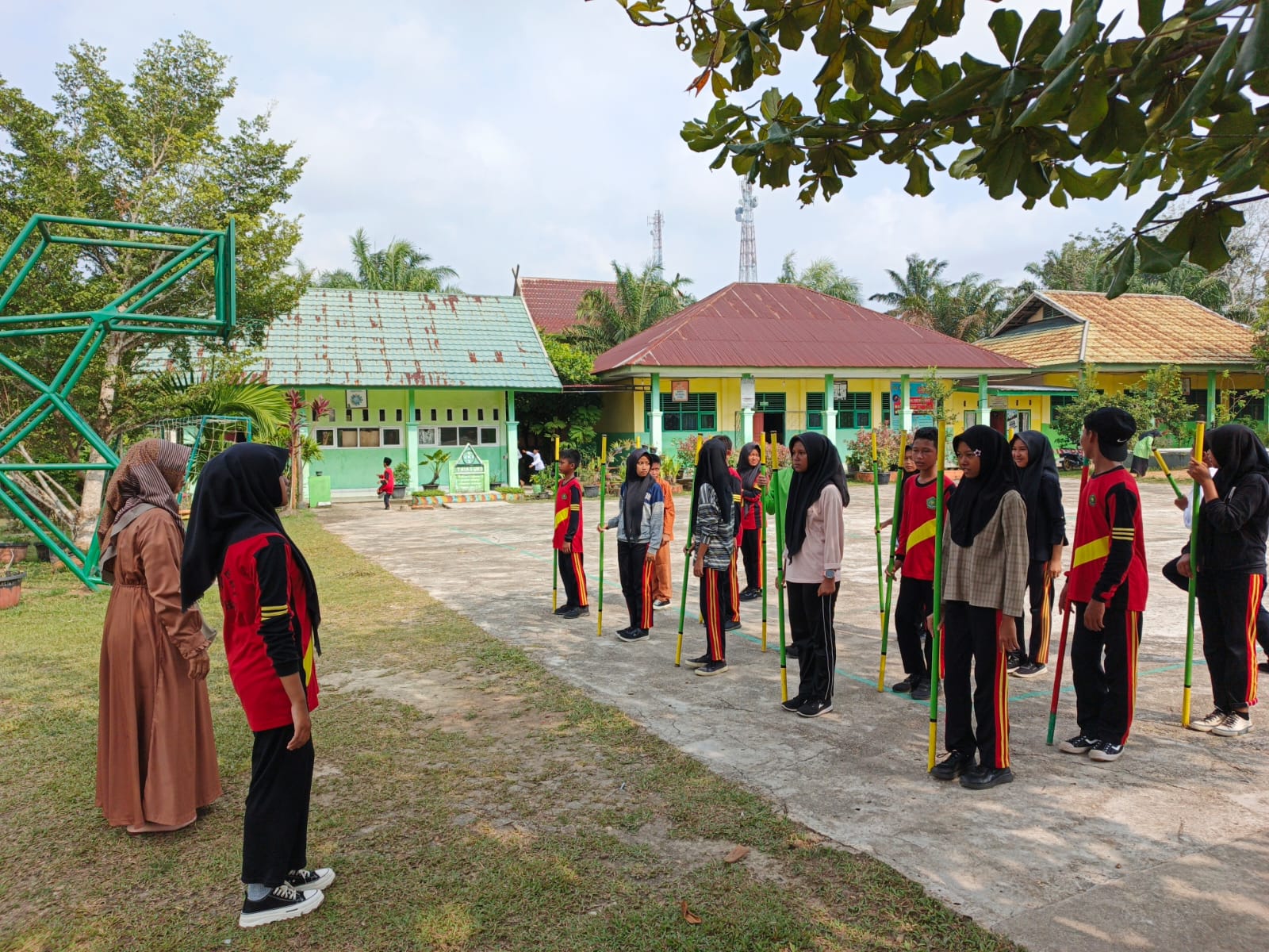 Semangat dan Disiplinnya Para Siswa Dalam Mengikuti Latihan LKBB Untuk Persiapan Pawai 