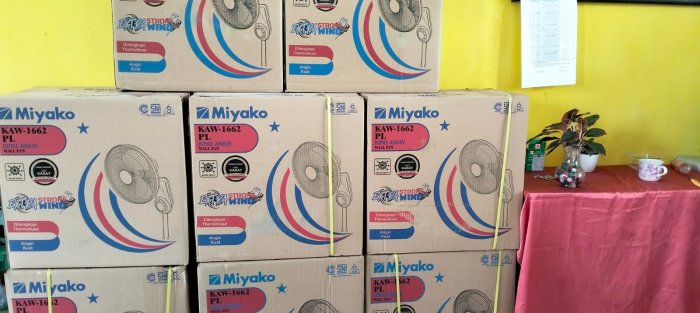 Dukung Full Day School, MTsN 4 Batang Hari Segarkan Kelas dengan Kipas Angin Dukung Full Day School, MTsN 4 Batang Hari Segarkan Kelas dengan Kipas Angin