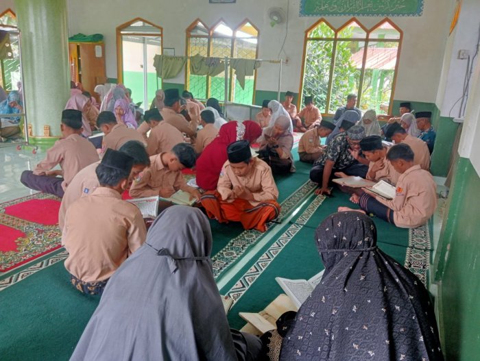 Raih Berkah Ramadhan, Siswa MTsN4 Batang Hari Konsisten Tadarus Didampingi guru Wali