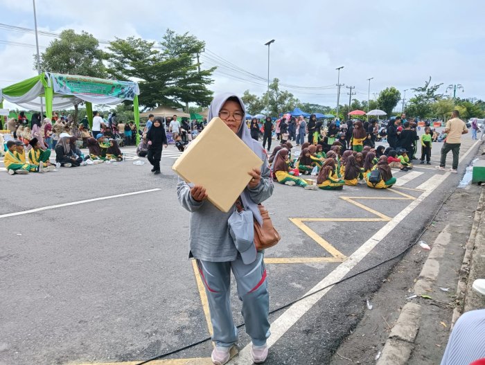 WakaSis MTsN 4 Batanghari Terima Doorprize  HAB Kemenag ke-80