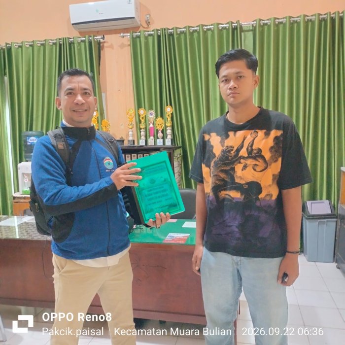 Kepala Urusan Tata Usaha Serahkan Laporan Keuangan MTsN 4 Batang Hari