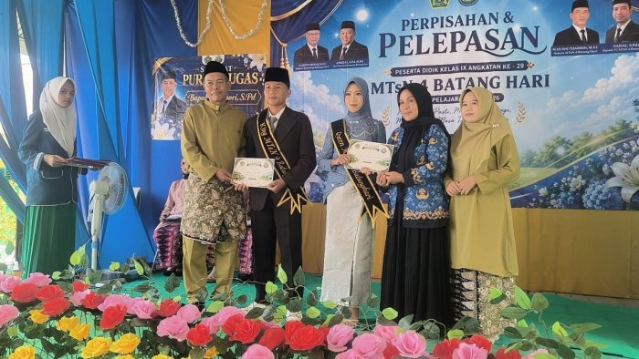 Nurgiono dan Almira Hanum Feliatmoko Resmi Dinobatkan sebagai King dan Queen MTsN 4 Batang Hari 2025/2026