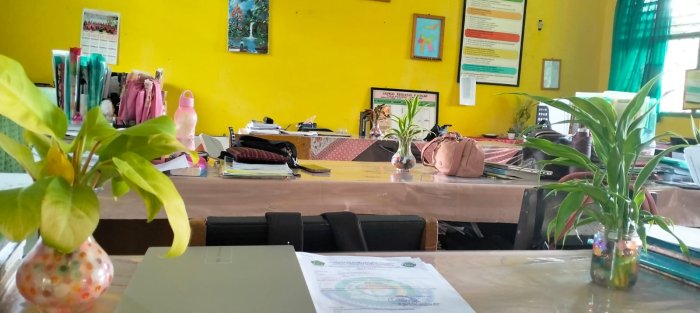 Guru MTsN 4 Batang Hari Ciptakan Ruang Guru Hidup Lewat Program Madrasah Asri Guru MTsN 4 Batang Hari Ciptakan Ruang Guru Hidup Lewat Program Madrasah Asri