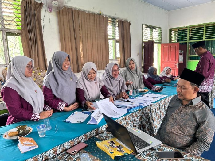 Tim Kewirausahaan MTsN 4 Batang Hari Turut Sukseskan PKKM 2025