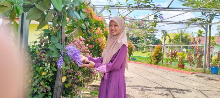 Rindu Keluarga Terobati, Lusiana Temukan Ketenteraman di Kebun Bunga MTsN 4 Batang Hari