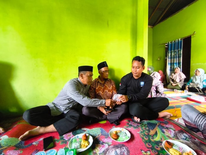Keluarga Besar MTsN 4 Batanghari Laksanakan Takziah ke Rumah Bapak Rafli