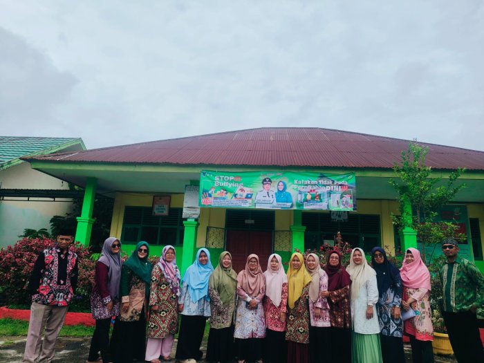 Hari Batik Nasional: Sehelai Batik Menyimpan Sejuta Cerita Tentang Indonesia Hari Batik Nasional: Sehelai Batik Menyimpan Sejuta Cerita Tentang Indonesia