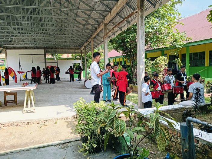 Asah Bakat dan Kekompakan, Drumband Izzatul Islam MTsN 4 Batang Hari Lanjutkan Latihan Rutin